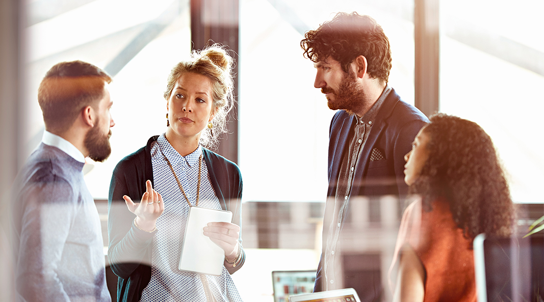 Elimine los silos de seguridad y proteja a los usuarios